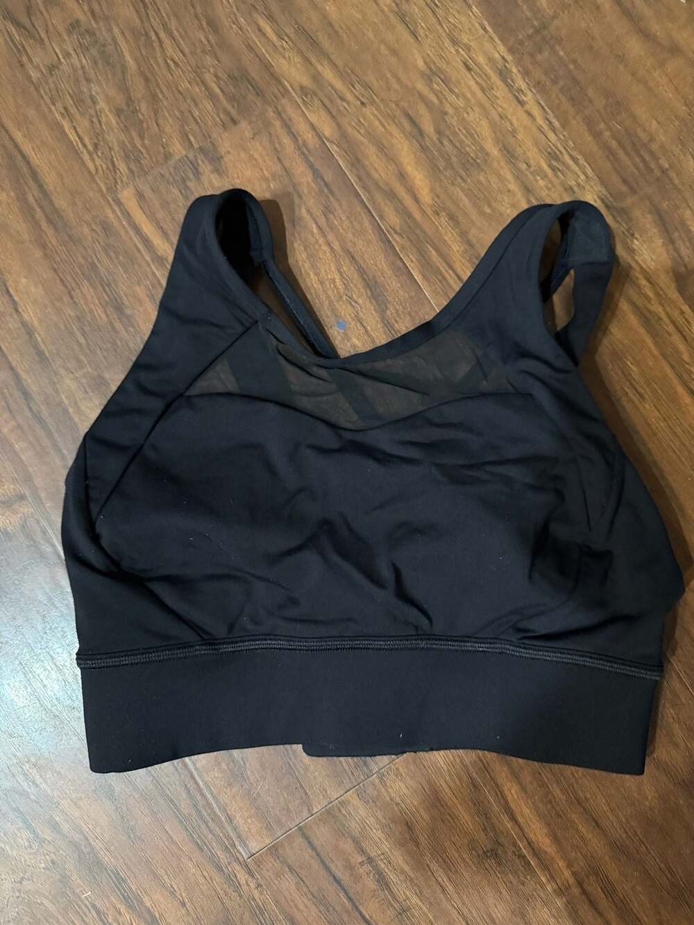 Lululemon Sports Bra Size 6 Black Mesh Panel Hook and Eye Closure